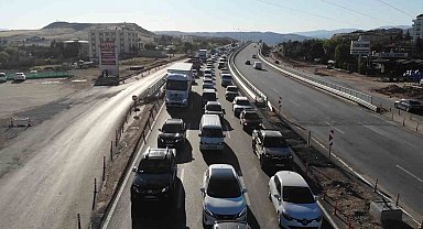 Büyük bayram trafiği sürüyor: 43 ilin geçiş güzergahı havadan görüntülendi