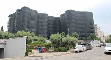 Büyük yangında hasar gören Folkart Narlıdere'de çalışmalar henüz başlamadı