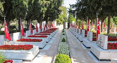 Büyükşehirden mezarlıklarda bayramı mesaisi