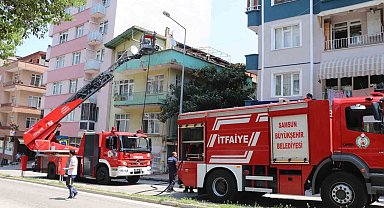 Çakmakla oynayan çocuklar evin çatısını yaktı