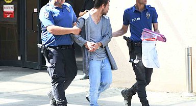 Çaldığı iki araç ile kaza yapan hırsız yakayı ele verdi