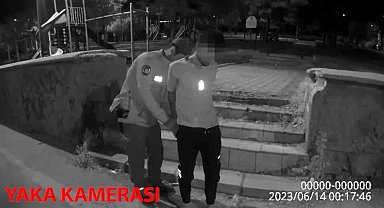 Çaldığı malzemelerle bekçilere yakalandı