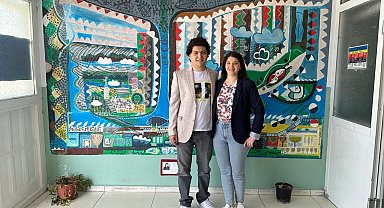 Çalıştığı okulu resim müzesine dönüştürdü