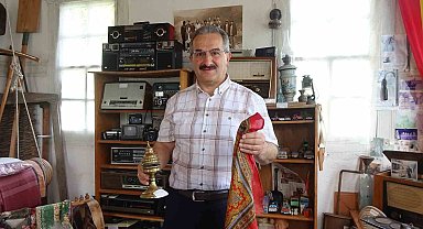 Cami imamı yaklaşık 20 yılda biriktirdiği eşyaları tarihi evinde sergiliyor