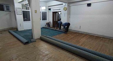 Cami sel suları altında kaldı, evlerde hasar oluştu