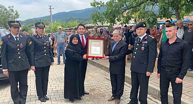 Çanakkaleli Şehit Jandarma Uzman Çavuş'un ailesine şehadet belgesi verildi