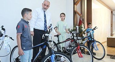 Canik'ten öğrencilere karne hediyesi