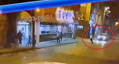 Çarptığı genç kadının ölümüne sebep oldu, arkasına bakmadan hızla böyle kaçtı