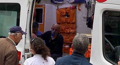 Çatıda çıkan yangın daireye sıçradı: Mahalleli sokağa döküldü