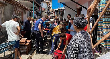 Çatıya çıkarken merdivenden düşerek yaralandı