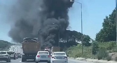 Çekmeköy'de servis aracı alev alev yandı