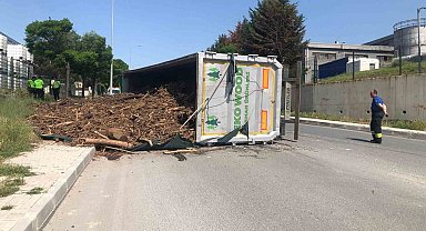 Çerkezköy'de tır devrildi: 1 yaralı