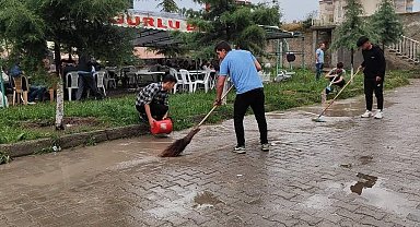 Ceviz büyüklüğünde dolu yağdı, tarım arazileri zarar gördü