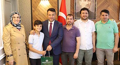 Çevreci çocuklar ödüllerini Başkan Doğan'dan aldı