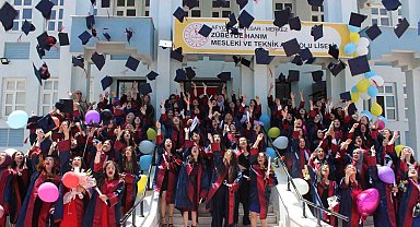 Çiçeği burnunda gazeteciler mezun oldu