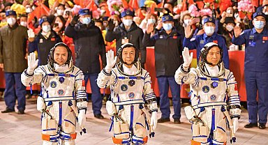 Çinli astronotlar 6 ay sonra dünyaya döndü