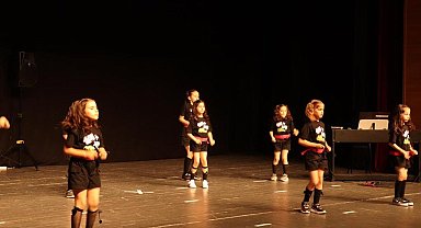 Çocuk üniversitesinden yılsonu gösterisi