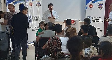 Çocuk yükümlülere Kurban Bayramı dolayısı ile giyim çeki hediyesi