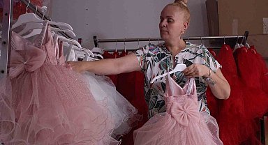 Çocuklara özel abiyeleri ülkenin dört bir yanına gönderiyor