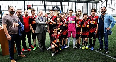 Çocukları teknoloji bağımlılığından korumak için futbol turnuvası düzenlendi