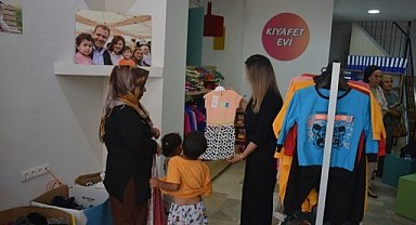 Çocukların bayramlıkları Mersin Büyükşehir Belediyesinden