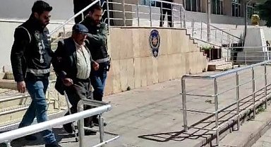 Çökertilen çetenin 82 yaşındaki lideri, bastonuyla adliyeye sevk edildi