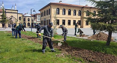 Çorum'da mezarlıklar bayrama hazırlanıyor