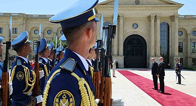 Cumhurbaşkanı Erdoğan, Bakü'de resmi törenle karşılandı