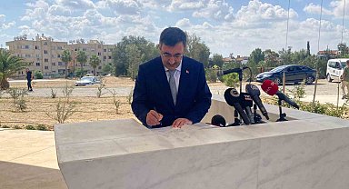 Cumhurbaşkanı Yardımcısı Yılmaz, Dr. Küçük ve Denktaş'ın anıtını ziyaret etti