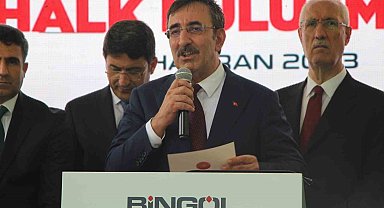 Cumhurbaşkanı Yardımcısı Yılmaz: "İnsanların başörtüsü ile uğraşan zihniyeti gündemimizden kaldırdık"