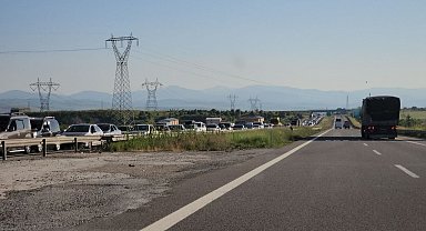 D-100 Karayolu'nda kilometrelerce bayram kuyruğu oluştu