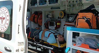 D-100'de işçileri taşıyan midibüs tıra çarptı: 13 yaralı