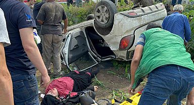 D-100'de kontrolden çıkan otomobil takla attı: 3 yaralı