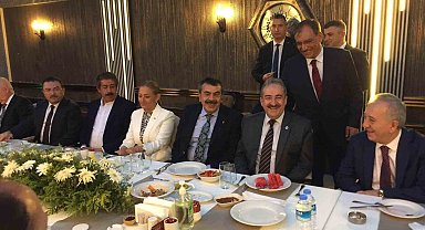 Dadaşlar Ankara'da yemekte bir araya geldi