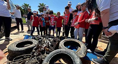 Dalgıçlardan denizde dip temizliği: Otomobil lastikleri çıktı