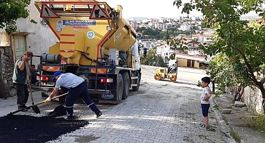 Demirci'deki selin izleri büyükşehir belediyesi tarafından siliniyor