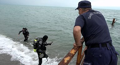 Deniz kenarında elbiseleri bulunan yabancı uyruklu şahsı arama çalışmaları sürüyor