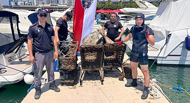 Denizden çıkarılan bebek arabaları pes dedirtti