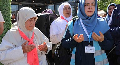 Deprem bölgesi Malatya'dan ilk hac kafilesi dualarla uğurlandı