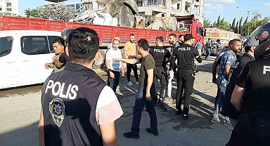 Deprem enkazı kaldıran iki firma çalışanları birbirine girdi