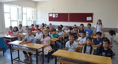 Depremde bin 962 öğrencisini kaybeden Kahramanmaraş'ta buruk karne heyecanı