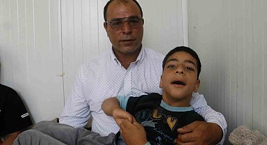 Depremde evsiz kaldı, oğlunun tedavisi için ailesiyle Adana'ya yerleşti