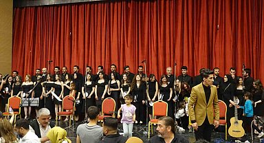 Depremde hayatını kaybedenlerin anısına konser