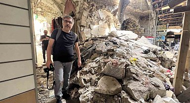 Depremde yıkılan tarihi mekanları fotoğraflıyor