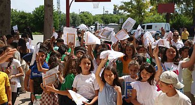 Depremin vurduğu Hatay'da karne mutluluğu