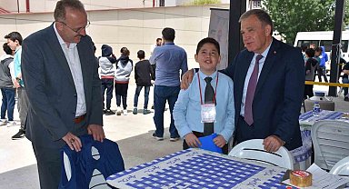 Depremzede çocuklar bilim ve sanat şenliğinde hem eğlendi hem de öğrendi