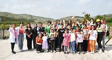 Depremzede çocuklar ekolojik köyü ziyaret etti