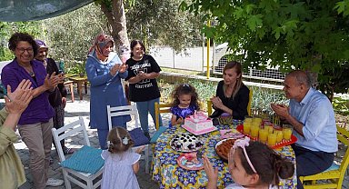 Depremzede Elif'e sürpriz doğum günü