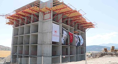 Depremzedeler için mesai sürüyor, konutlar yükseliyor