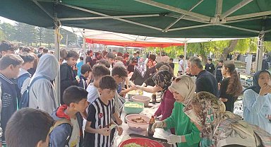 Depremzedelere yardım toplanması amacıyla panayır düzenlendi